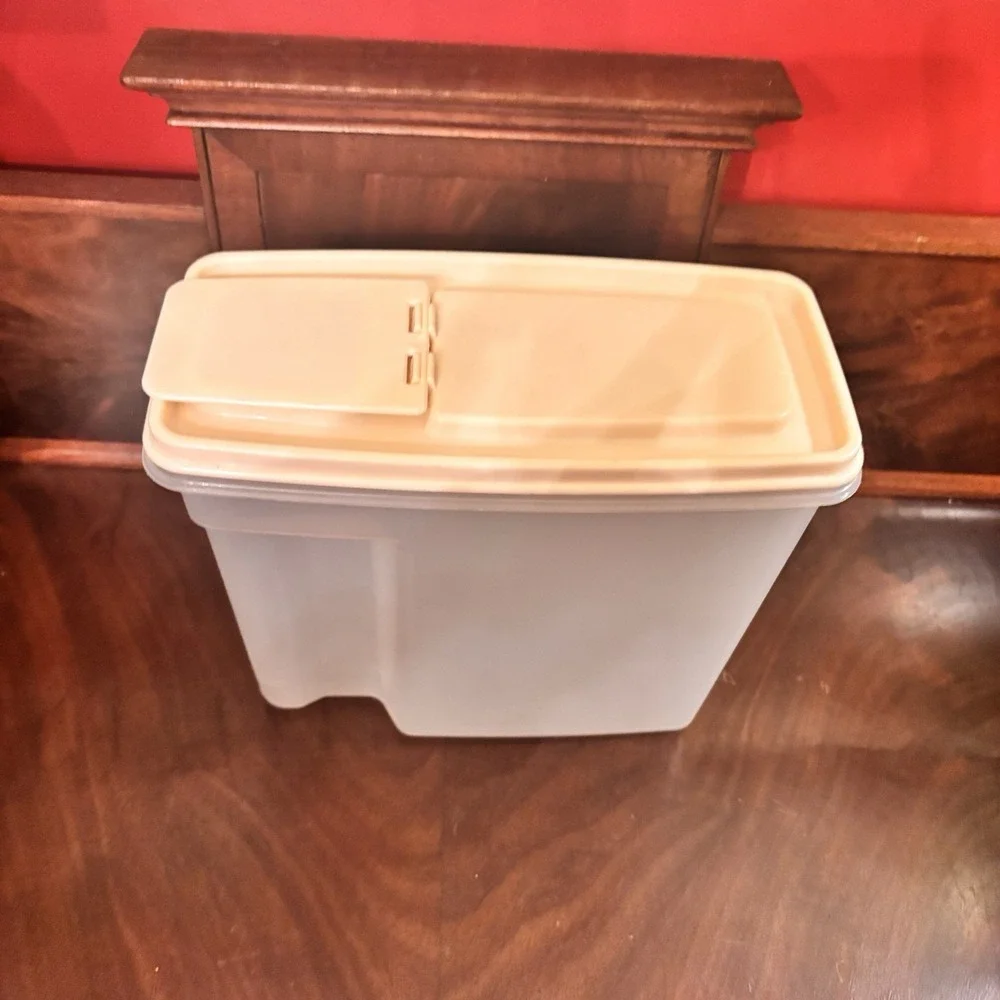 Vintage Rubbermaid Servin Saver 13 Cup Cereal Pasta Dry Goods Container Almond
